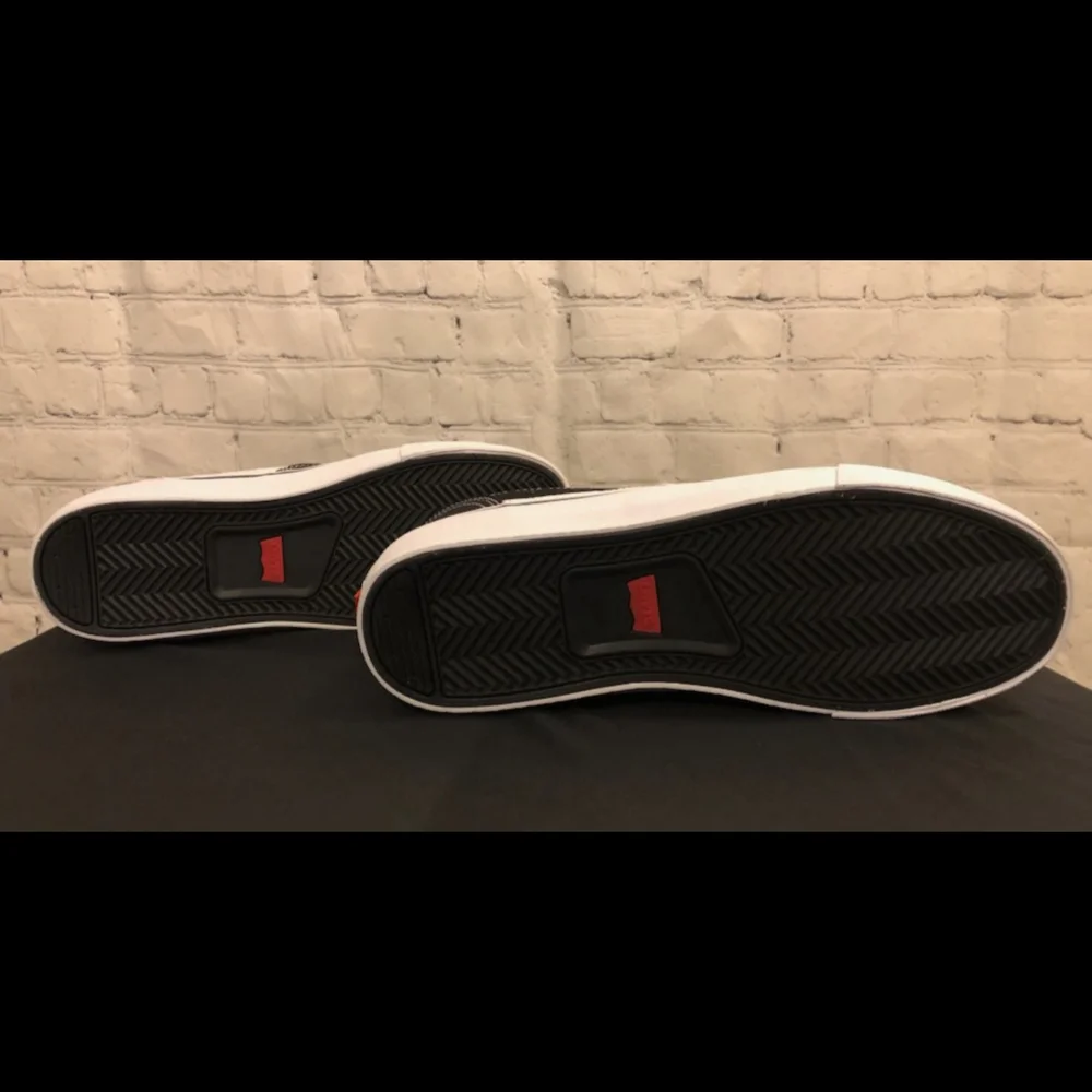 NIB Levi's Lance black & white canvas sneakers - Size 8 - Picture 9 of 10